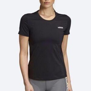 adidas “designed 2 move” short sleeve mesh panel athletic top